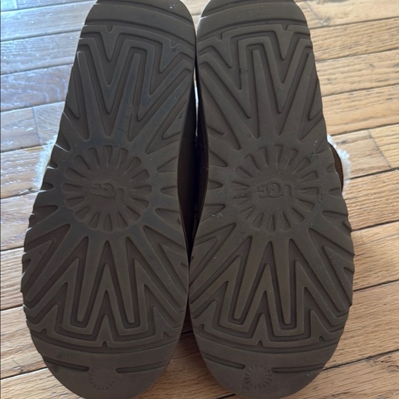 Ugg Cozy Brown Suede Boots with Cream Fur Lining - Picture 5 of 5